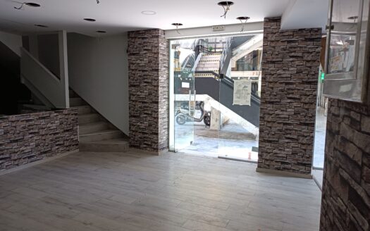 Ενοικιάζεται κατάστημα 95 τ.μ. στην κεντρική πλατεία Λάρισας